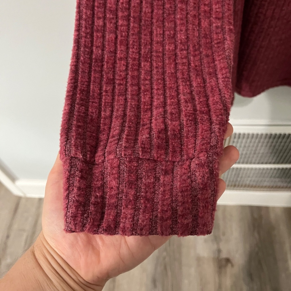 Sweater - Picture 4 of 4